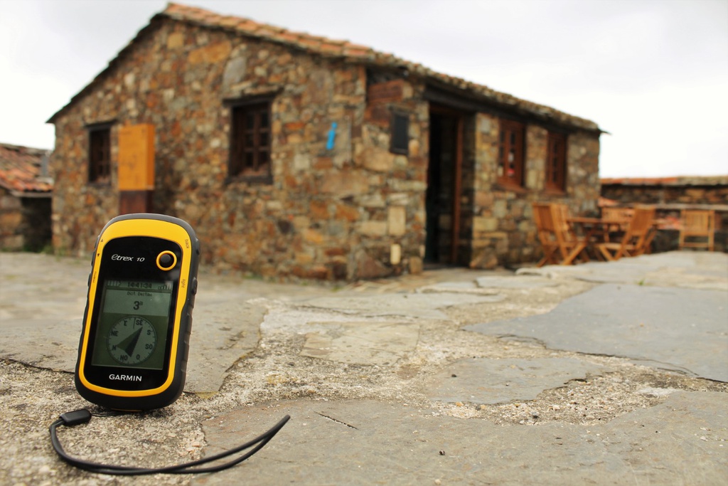 À descoberta das caches e do lagar de azeite de Água Formosa