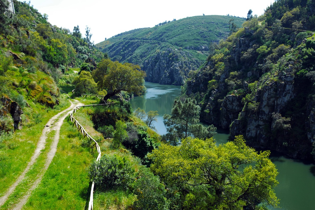 PR2 SRT Schist Walking Trail:Pedrógão Pequeno - The Zêzere Trail