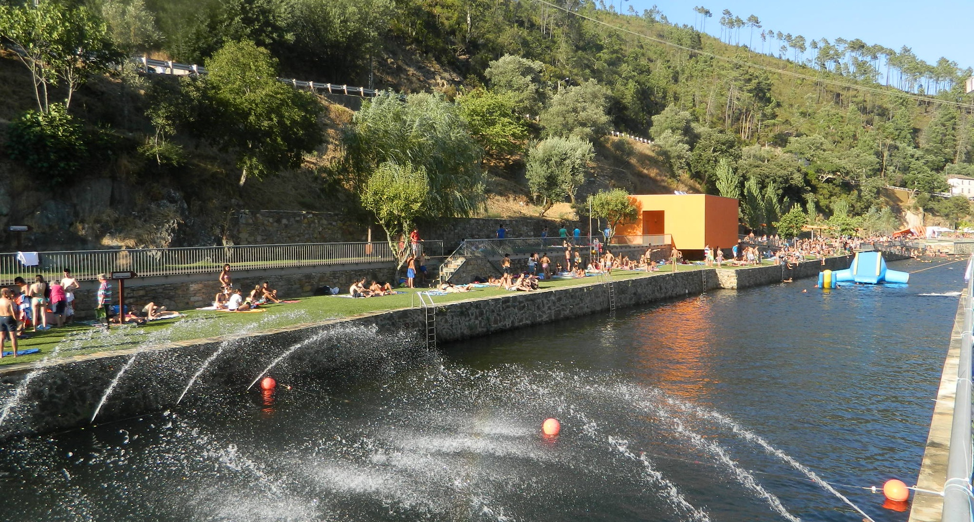 Cerimónia oficial do hastear da primeira Bandeira Azul e Bandeira Praia Acessível