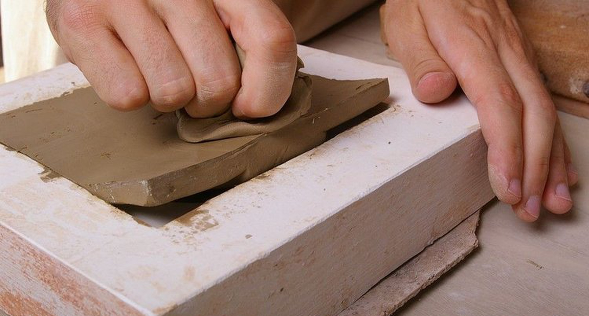 Oficina de Produção de Azulejo "Olhar a Natureza": Aresta Viva e Corda Seca