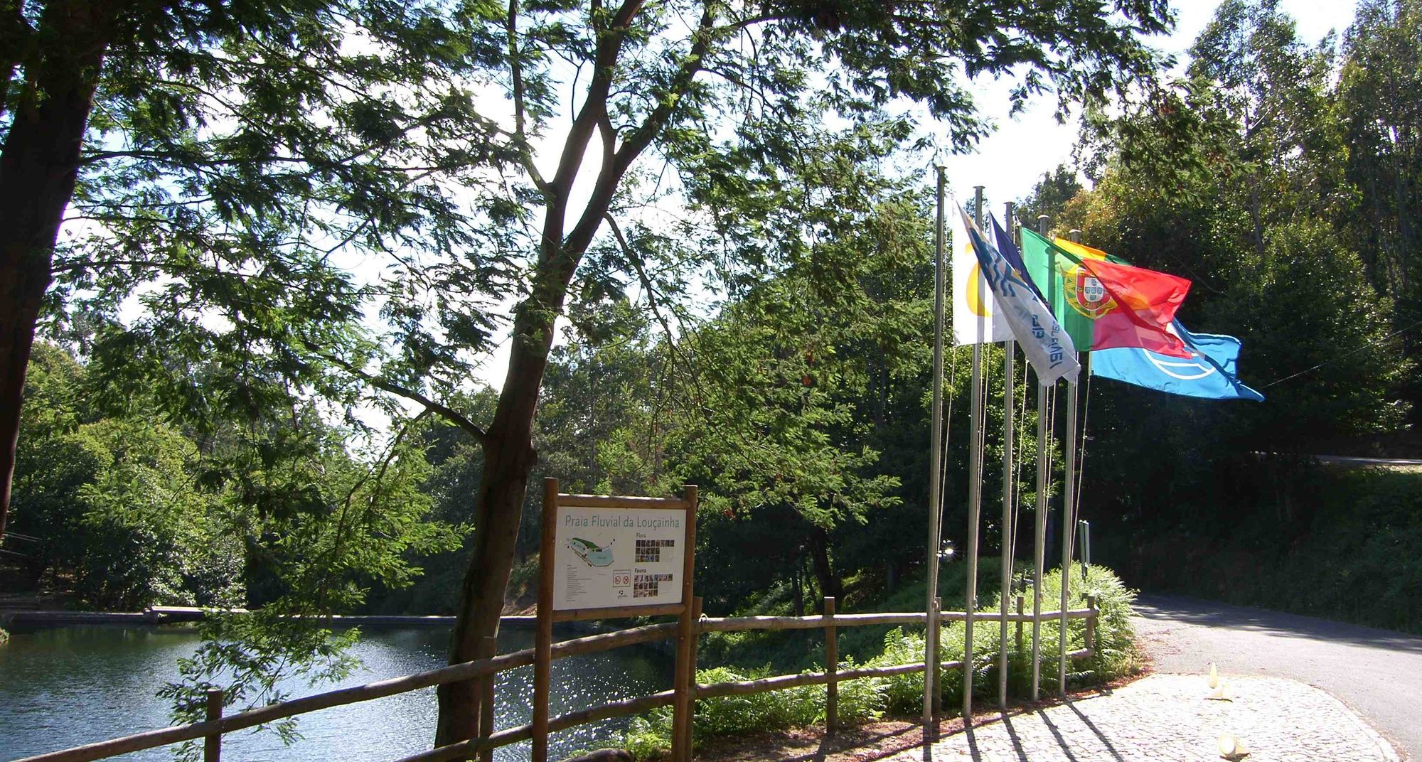 Hastear das Bandeiras Azul e Praia Acessível na Louçainha