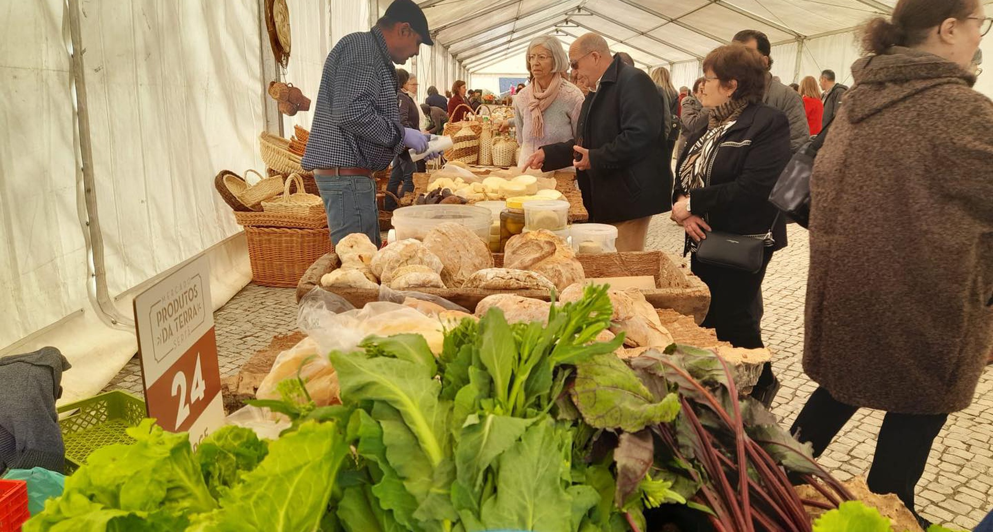 Produtos da Terra Market: Cheeses and Smoked Meats