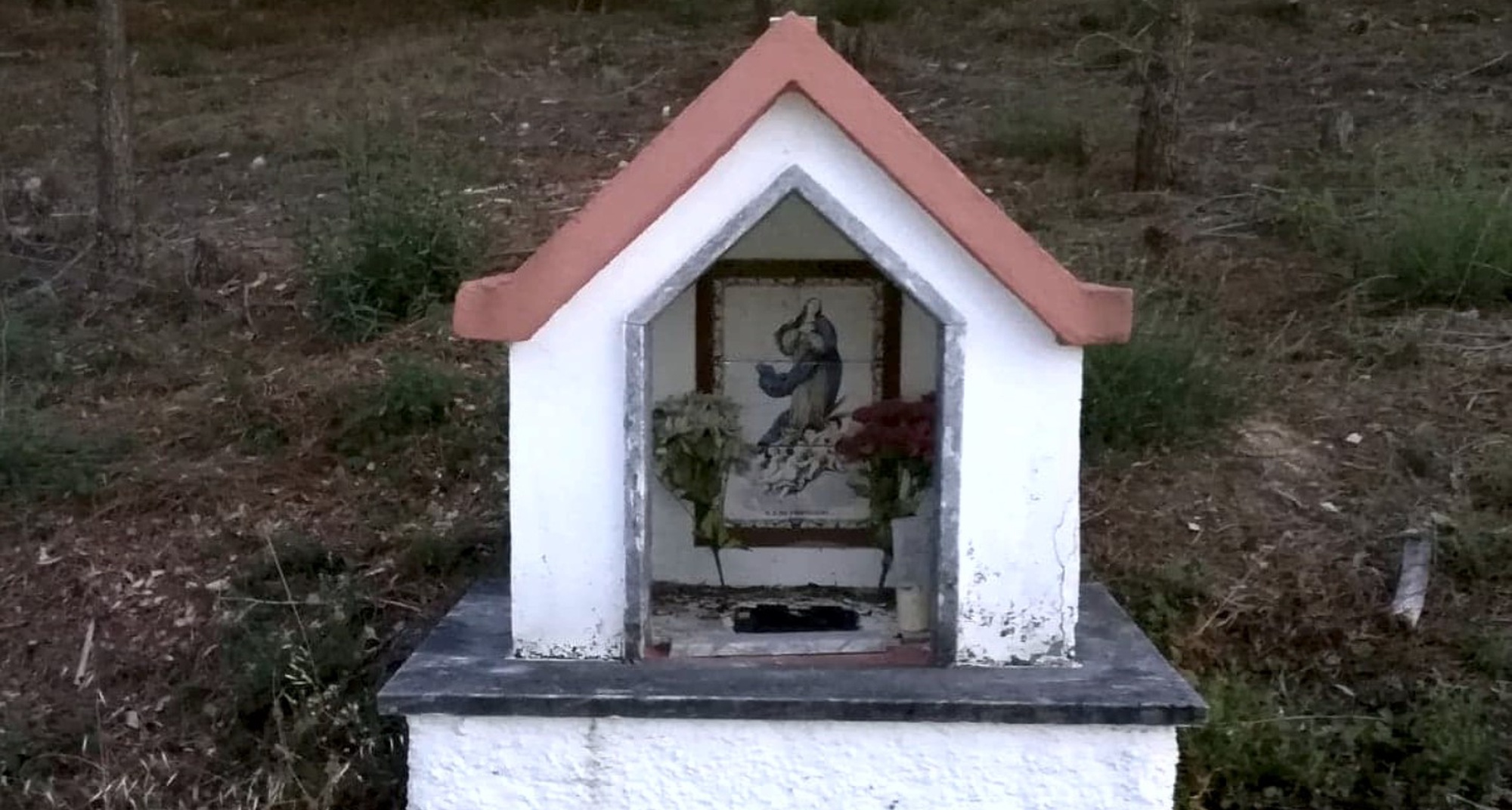 "Alminhas, Nichos e Cruzeiros"